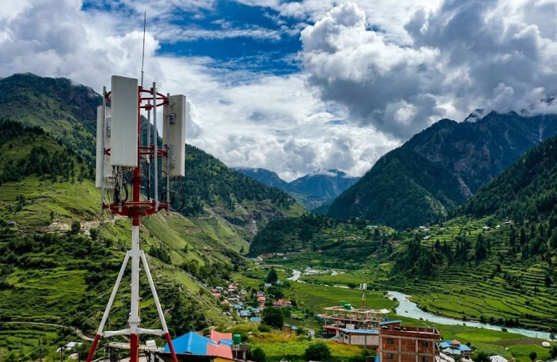 ग्रामीण क्षेत्रमा ६ अर्ब लगानी गर्दै टेलिकम : सिँजामा फोरजी सेवा सुरु, देशभर १६ सय टावर थपिँदै